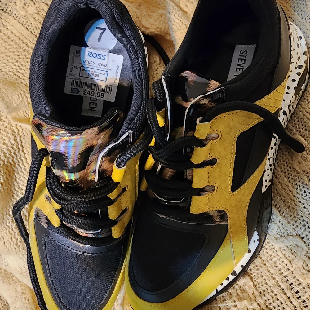 Steve Madden Cliffhanger Sneakers - Picture 7 of 10